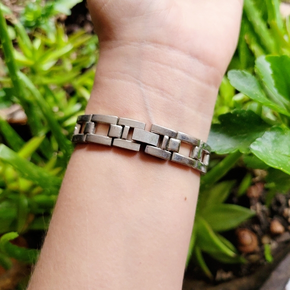 Classic Benucci Quartz Silver Rhinestone Watch - Picture 9 of 9